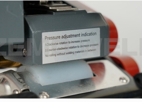 آلة لحام غشاء أرضي HDPE PVC EPDM ، ماكينة لحام أوتوماتيكية بلاستيكية أوتوماتيكية